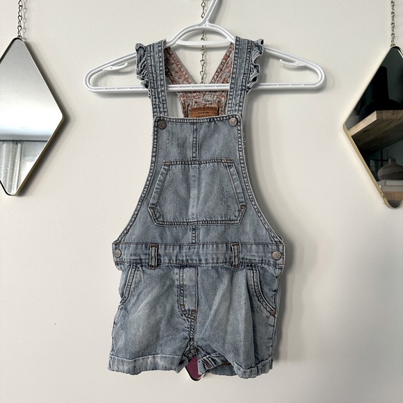 Distressed shorts overalls - Picture 1 of 4